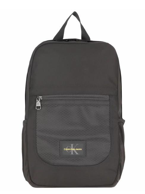 CALVIN KLEIN CK JEANS SPORT ESSENTIALS Plecak na laptopa 15,6" czarne / firmowe paski - Plecaki na laptopa do pracy