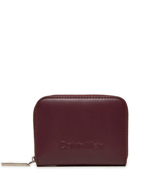 CALVIN KLEIN EMBOSSED CALVIN  Portfel zapinany na suwak krwisty - Portfele damskie