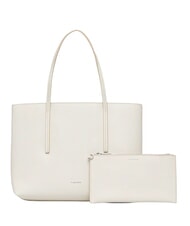 CALVIN KLEIN EMBOSSED LOGO Torba na ramię - Torby damskie