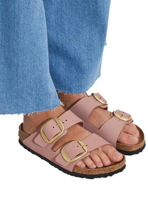 ARIZONA BIG BUCKLE Kapcie ze sk&oacute;ry nubukowej stara r&oacute;ża - Buty damskie