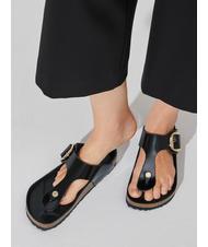 BIRKENSTOCK GIZEH BIG BUCKLE Klapki ze sk&oacute;ry lakierowanej świecić na czarno - Buty damskie - 7