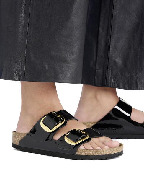 ARIZONA BIG BUCKLE Pantofelek ze sk&oacute;ry lakierowanej czarny - Buty damskie