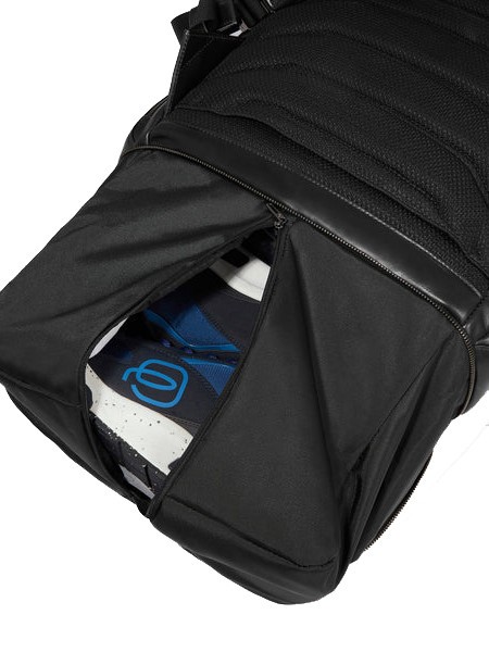 BLUE SQUARE  Plecak sk&oacute;rzany na laptopa 15,6" Czarny - Plecaki na laptopa do pracy