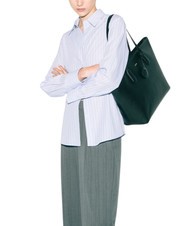 FURLA CLASSIC Torba typu shopper ze sk&oacute;ry z nadrukiem Andromedy Czarny - Torby damskie - 2