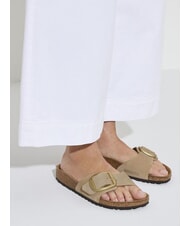 BIRKENSTOCK MADRID BIG BUCKLE Kapcie ze sk&oacute;ry nubukowej zamek z piasku - Buty damskie - 7