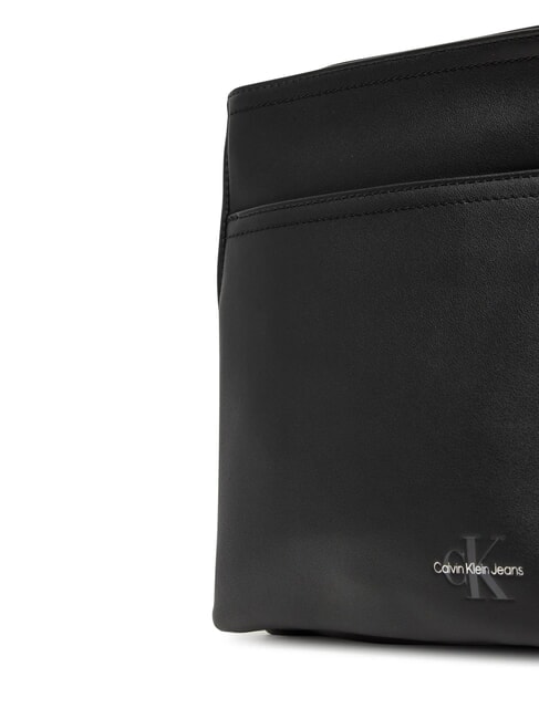 CKJ MONO LOGO Torba płaska na czarno - Torby damskie
