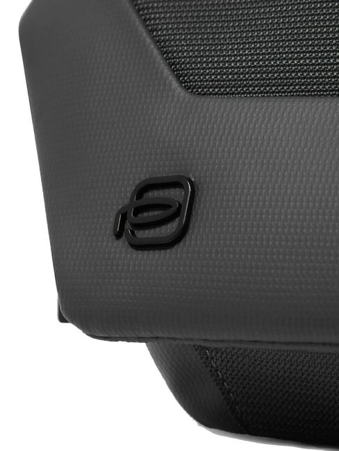 S140 Nerka z materiału pochodzącego z recyklingu Czarny - Marsupium