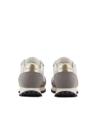 ARMANI EXCHANGE DROP MICROSUEDE Trampki z logo z boku brązowy bas + ecru - Buty damskie - 5
