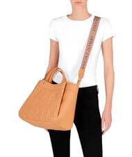 ARMANI EXCHANGE WAVE Duża perforowana torebka wielbłądzi r&oacute;ż - Torby damskie - 5