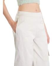 CALVIN KLEIN CK JEANS Spodnie cargo z niskim stanem skorupka jajka - Spodnie damskie - 3