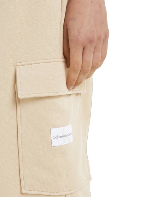 CK JEANS Spodnie dresowe z dużymi kieszeniami blady khaki - Dresy sportowe damskie