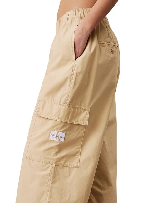 CK JEANS Spodnie cargo bawełniane blady khaki - Spodnie damskie
