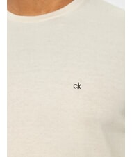 CALVIN KLEIN CK Sweter z okrągłym dekoltem i regularnym krojem lody waniliowe - Koszulki męskie - 3