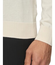 CALVIN KLEIN CK Sweter z okrągłym dekoltem i regularnym krojem lody waniliowe - Koszulki męskie - 4