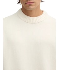 CALVIN KLEIN CK JEANS Luźny sweter z okrągłym dekoltem kość słoniowa - Koszulki męskie - 4