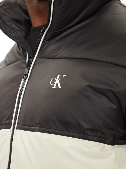 CK JEANS Kurtka puchowa z naszywką z logo kość słoniowa / czarny ck - Kurtki puchowe męskie