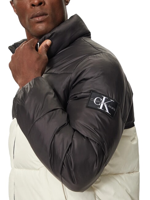 CK JEANS Kurtka puchowa z naszywką z logo kość słoniowa / czarny ck - Kurtki puchowe męskie