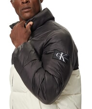 CALVIN KLEIN CK JEANS Kurtka puchowa z naszywką z logo kość słoniowa / czarny ck - Kurtki puchowe męskie - 4