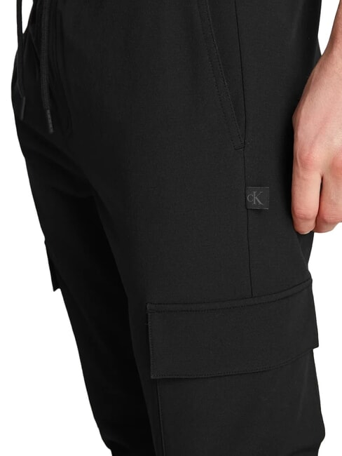 CK JEANS Spodnie jogger z elastycznego materiału cargo ck czarny - Jeansy męskie