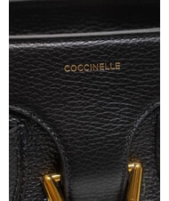 COCCINELLE YORK Sk&oacute;rzana torebka z klamrą Czarny - Torby damskie - 5