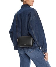 CALVIN KLEIN EMBOSSED LOGO Mała torba na ramię czarny/prażony kokos - Torby damskie - 5