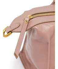 GIANNI CHIARINI ROXY Sk&oacute;rzana torebka z paskiem na ramię r&oacute;żowa s&oacute;l - Torby damskie - 4