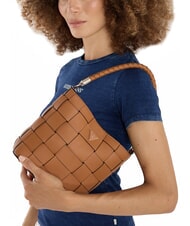 GUESS MAYLEE Mała torba na ramię typu bucket karmel - Torby damskie - 4