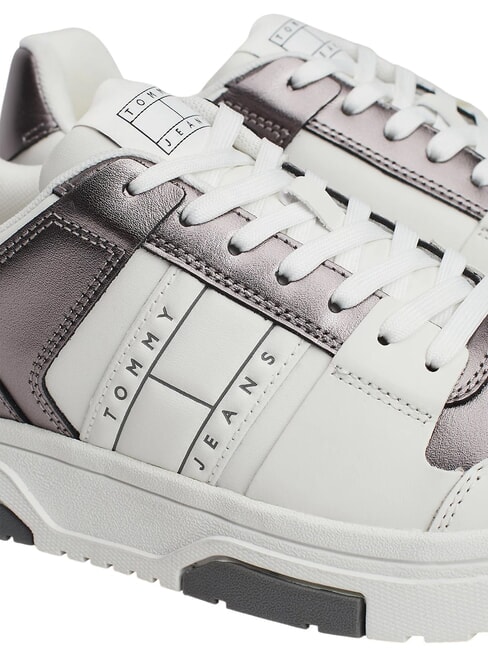 TOMMY JEANS Sk&oacute;rzane trampki biały/srebrny - Buty damskie