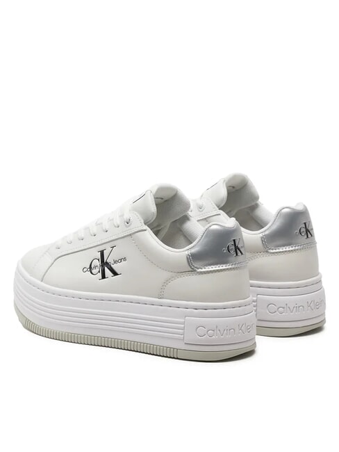 BOLD LOW LACE Sk&oacute;rzane trampki na platformie biały - Buty damskie