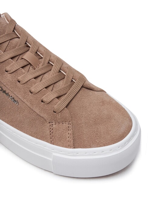 FLATFORM CUP LACE UP Trampki ze sk&oacute;ry zamszowej brązowy - Buty damskie
