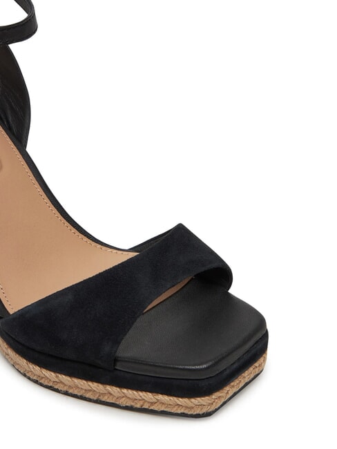 TH MONOGRAM Wysokie sk&oacute;rzane sandały na koturnie czarny - Buty damskie