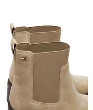 TOMMY HILFIGER FLAG MID HEEL Zamszowe botki beżowy - Buty damskie - 4