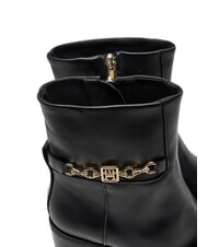 TOMMY HILFIGER TH CHAIN Sk&oacute;rzane botki z łańcuchem czarny - Buty damskie - 3