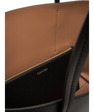 CALVIN KLEIN EMBOSSED LOGO Torba na ramię czarny/prażony kokos - Torby damskie - 4