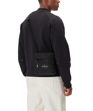 CALVIN KLEIN BOLD LOGO NYLON  na czarno - Torby na ramię męskie - 5