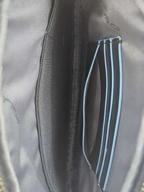 BLUE SQUARE Sk&oacute;rzane etui na karty niebieski - Portfele męskie