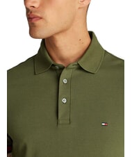 TOMMY HILFIGER TH Koszulka polo z kr&oacute;tkim rękawem i elastycznym logo zieleń wojskowa - Polo męskie - 3