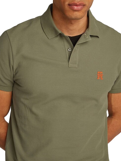 TH Koszulka polo z kr&oacute;tkim rękawem i haftowanym monogramem bojowa zieleń - Polo męskie