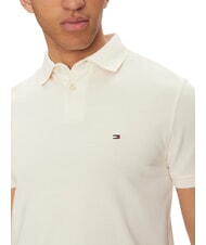 TOMMY HILFIGER TH Koszulka polo z kr&oacute;tkim rękawem o regularnym kroju płatek kości słoniowej - Polo męskie - 3