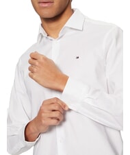 TOMMY HILFIGER TH Koszula z długim rękawem o dopasowanym kroju biel optyczna - Koszule męskie - 3