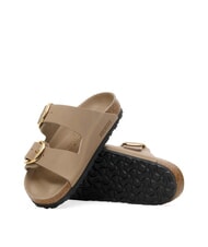 BIRKENSTOCK ARIZONA BIG BUCKLE Sk&oacute;rzane kapcie z 2 paskami brązowy tytoń - Buty damskie - 6