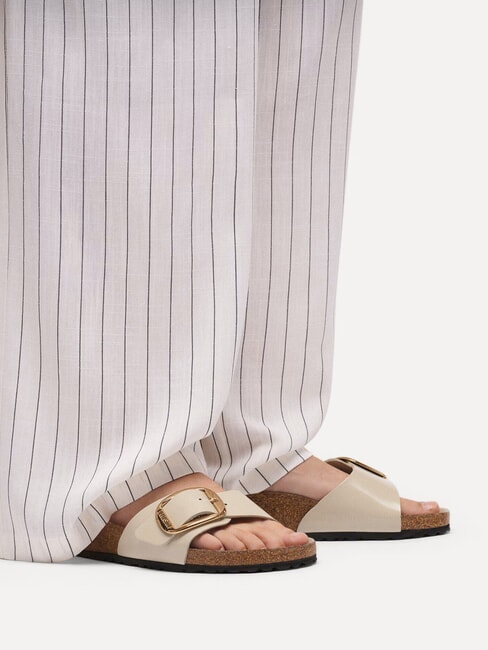 MADRID BIG BUCKLE Sandały sk&oacute;rzane błyszcząca ostryga - Buty damskie