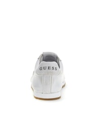 GUESS TIAH3 Sk&oacute;rzane trampki biały - Buty damskie - 5
