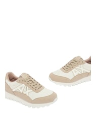 ARMANI EXCHANGE DROP MICROSUEDE Trampki z logo z boku piasek+ecru - Buty damskie - 5