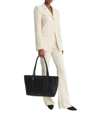 CALVIN KLEIN HARDWARE EMBLEM PEBB Torba na zakupy na czarno - Torby damskie - 2