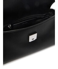 CALVIN KLEIN HARDWARE EMBLEM PEBB Torebka z paskiem na ramię na czarno - Torby damskie - 3