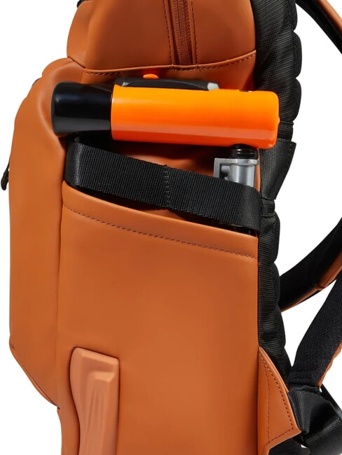 CORNER SPECIALE GOMMATO Plecak z rolowaną g&oacute;rą na laptopa 15,6" SK&Oacute;RA - Plecaki na laptopa do pracy