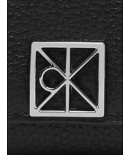 CALVIN KLEIN HARDWARE EMBLEM PEBB Portfel zapinany na zamek, ze sk&oacute;ry na czarno - Portfele damskie - 4