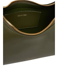 CALVIN KLEIN EMBOSSED LOGO Torba na ramię z paskiem na ramię cyprys - Torby damskie - 5