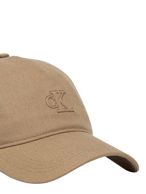 CKJ SMALL MONOGRAM Czapka z daszkiem pustynny szary - Włosy